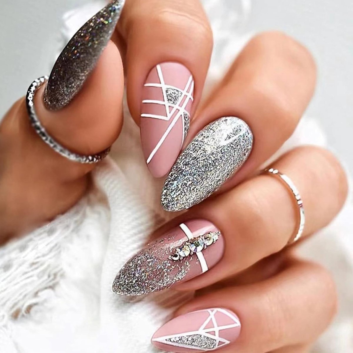 Kunstnagels 24 stuks - Amandelvorm - Franse stijl - Eenvoudig aan te brengen - ShopVlot