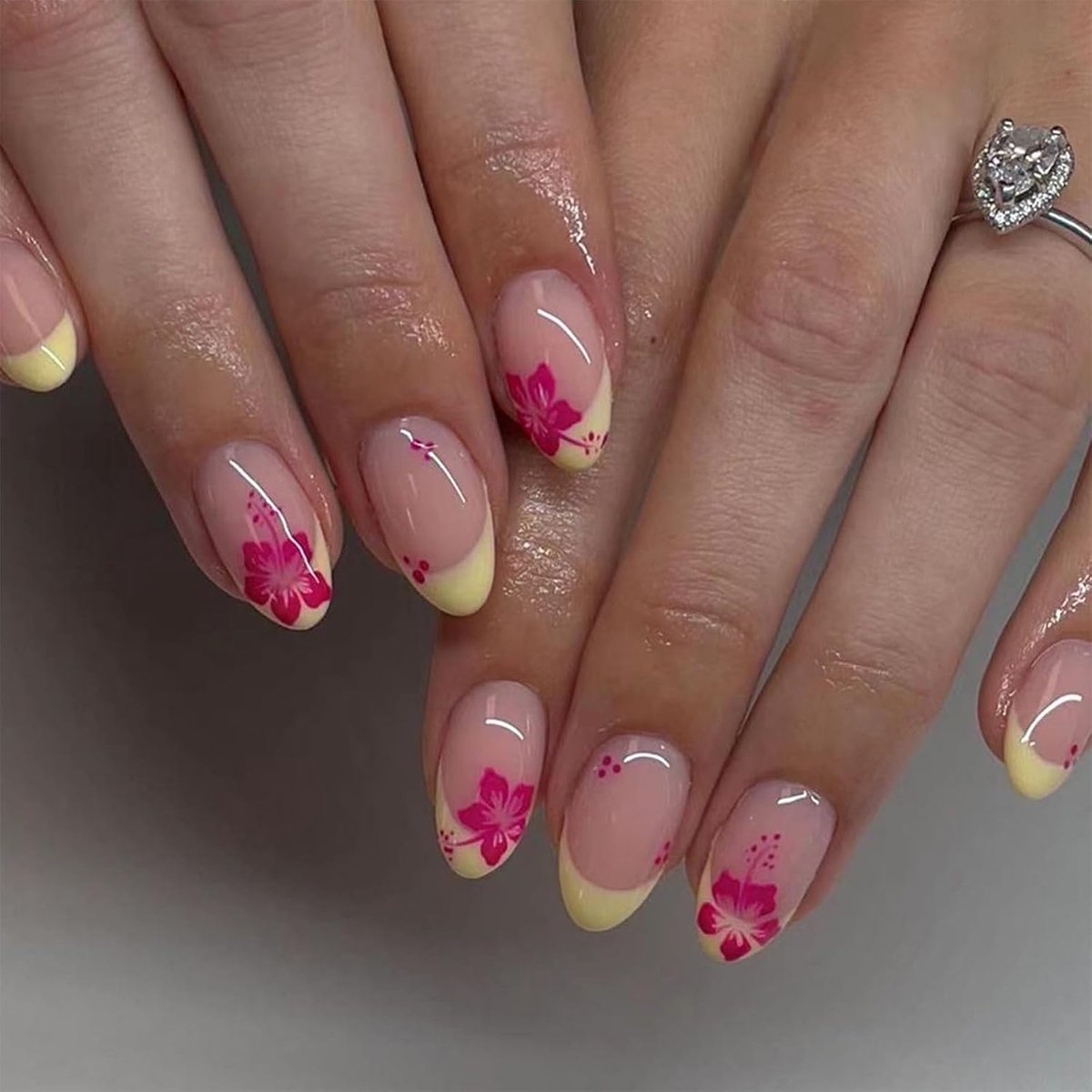 Press-on nails 24 stuks - korte ovale roze - met bloemenpatroon - perfect voor dagelijks gebruik - ShopVlot