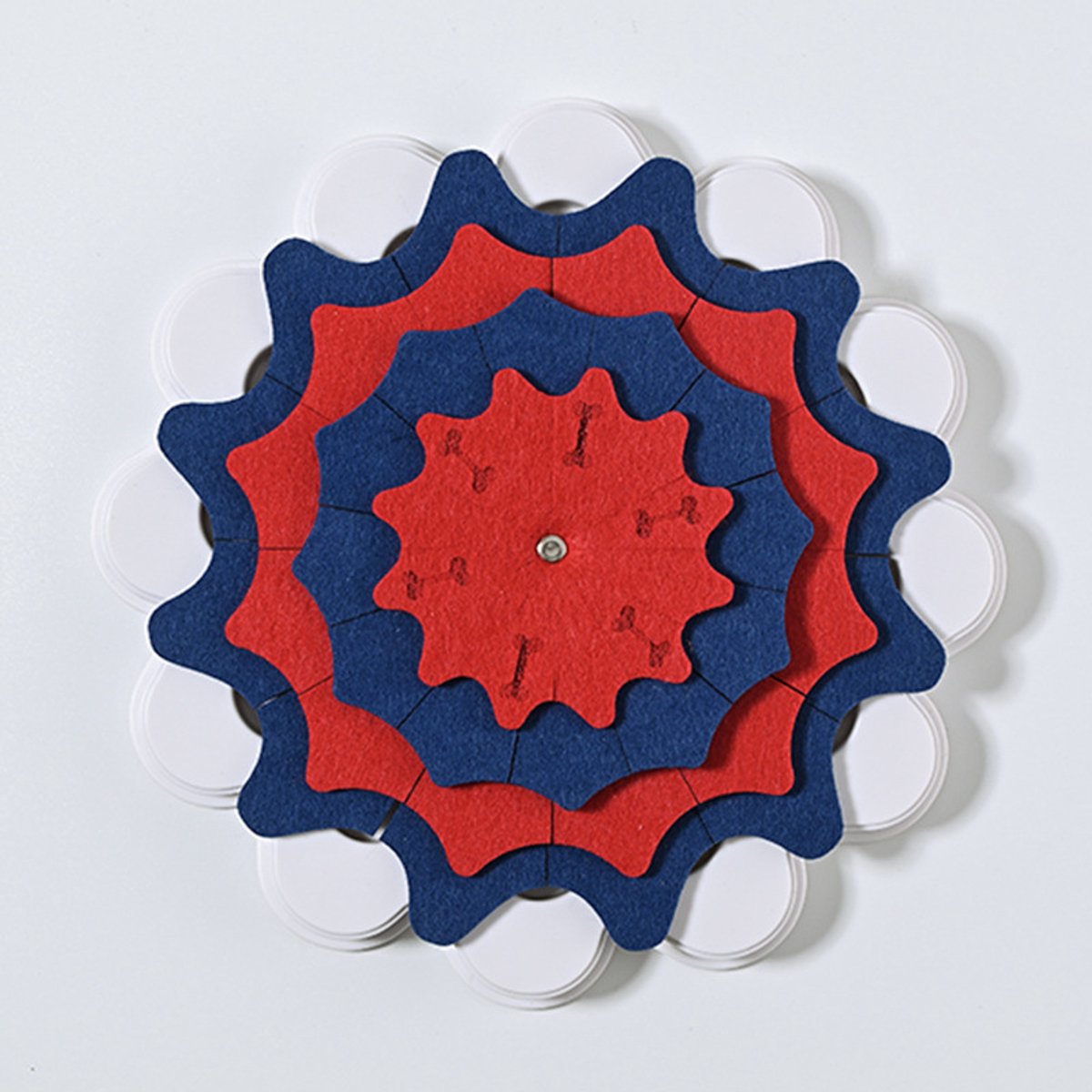 Claoner Kerst snuffelmat voor honden katten - Interactief puzzel speelgoed - Slow feeding met verstopte snackzakjes - 25cm - Blauw Rood