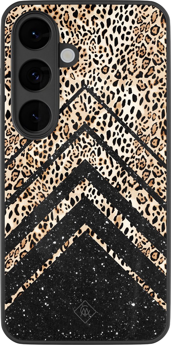 Casimoda® hoesje - Geschikt voor Samsung Galaxy S26 - Chevron Luipaard - Luxe Hard Case Zwart - Backcover telefoonhoesje - Zwart