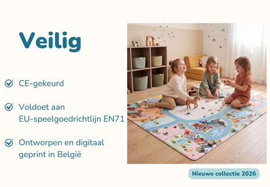 Drie kinderen op een speelmat met paardenmotief. De mat is CE-gekeurd, voldoet aan EU-speelgoedrichtlijn EN71, en is ontworpen en geprint in België.