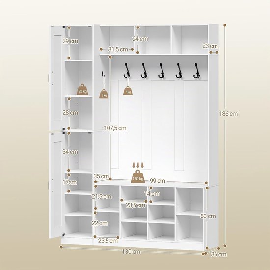 Wit halmeubel met gesloten kastdeuren links. Midden 6 haken, schoenenbank met schoenenrek, rechts open vakken.