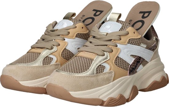 Lichtbeige sneakers met slangenprint, witte en gouden details en 'PO' op de uitstekende binnenzool.