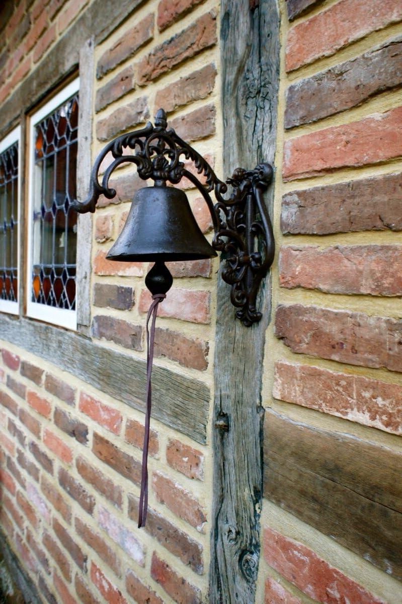 Tuinbel Gietijzer - Wanddecoratie Deurbel - Gasten Aankondigen - Historische Stijl - 24 cm Hoog - Bruin