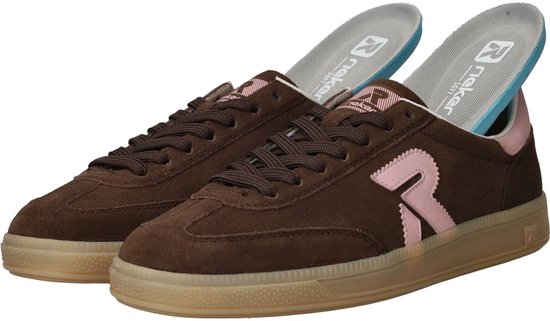 Bruine suède Rieker sneakers met roze logo, met binnenzolen.
