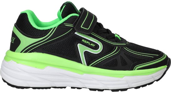 Zij-aanzicht van een zwarte sneaker met neon groene accenten, klittenbandsluiting en witte zool.