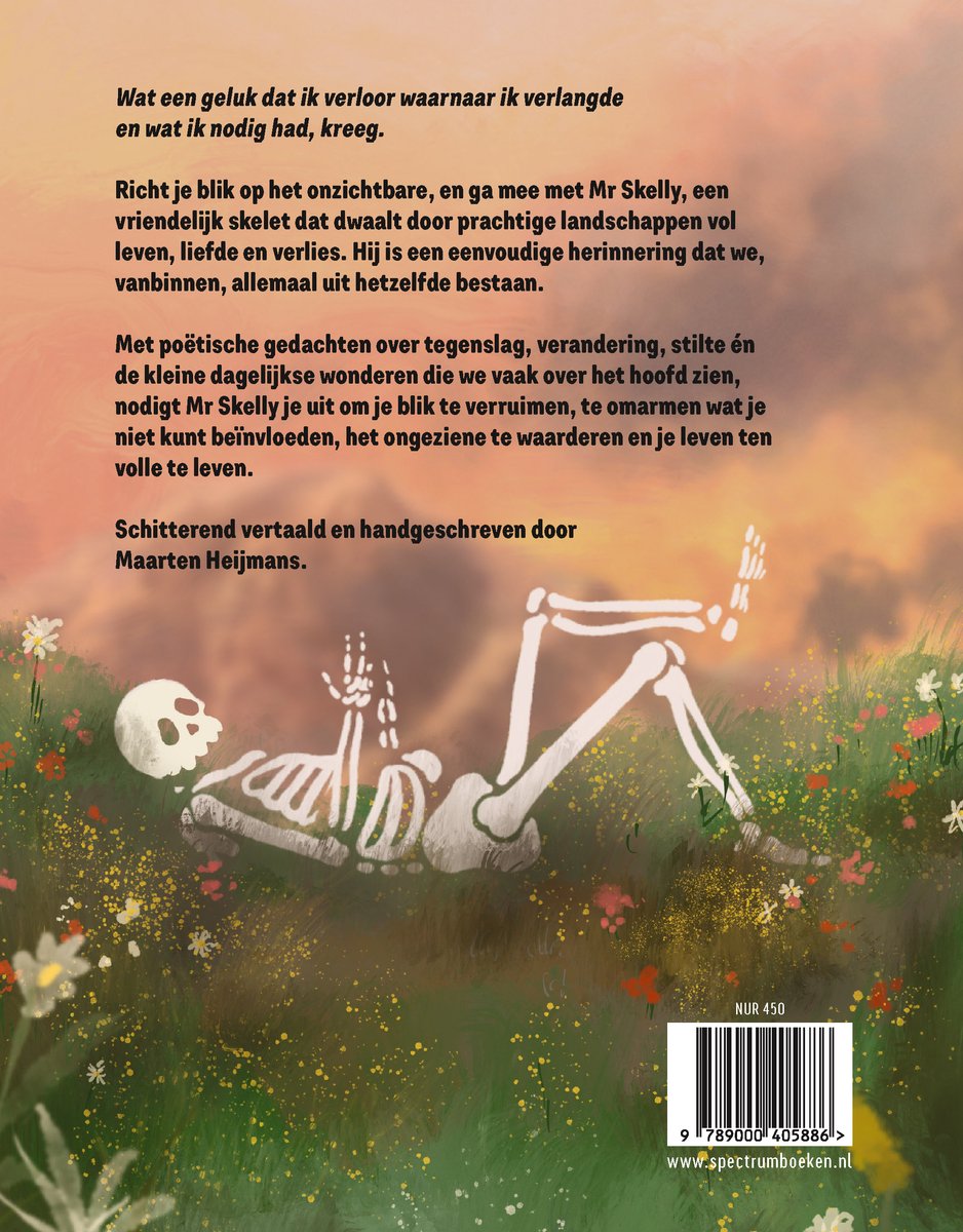 Een skelet ligt in het gras tussen bloemen, met tekst 'Wat een geluk dat ik verloor waarnaar ik verlangde en wat ik nodig had, kreeg.'