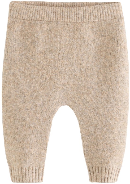 Een beige gebreide babybroek met een elastische tailleband en geribbelde zoom.