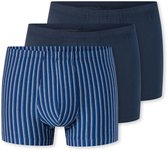 Drie boxershorts: één met blauwe, witte en lichtblauwe strepen, twee effen donkerblauw.