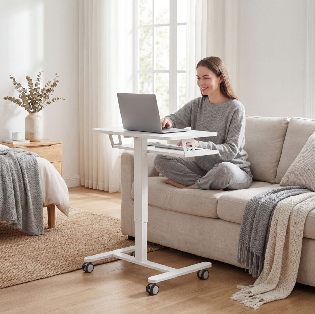 MEUNIQ hoogteverstelbaar sit-stand bureau 65 x 60 cm met toetsenbordblad, wielen en staalframe, pneumatisch verstelbaar 71-107 cm voor thuiskantoor, wit