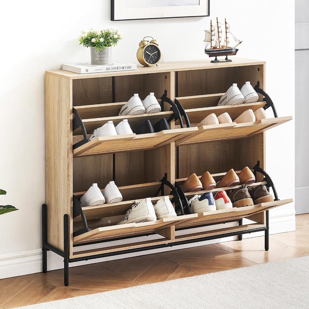 Schoenenkast met 4 Kantelbare Kleppen - Smalle Schoenenkipper met Natuurlijk Rotan - Ruimte voor 24 Paar Schoenen - Met Verstelbare Planken - Zwart & Naturel - 100 x 24 x 88 cm