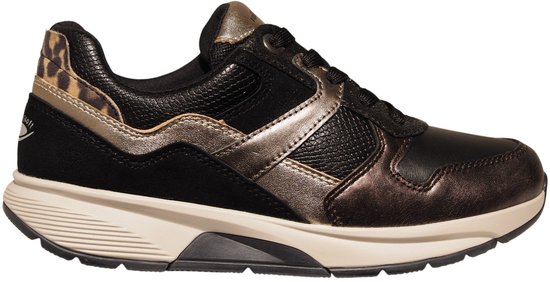 Zwarte sneaker met gouden en bronskleurige accenten. Leopardprint op de hiel.