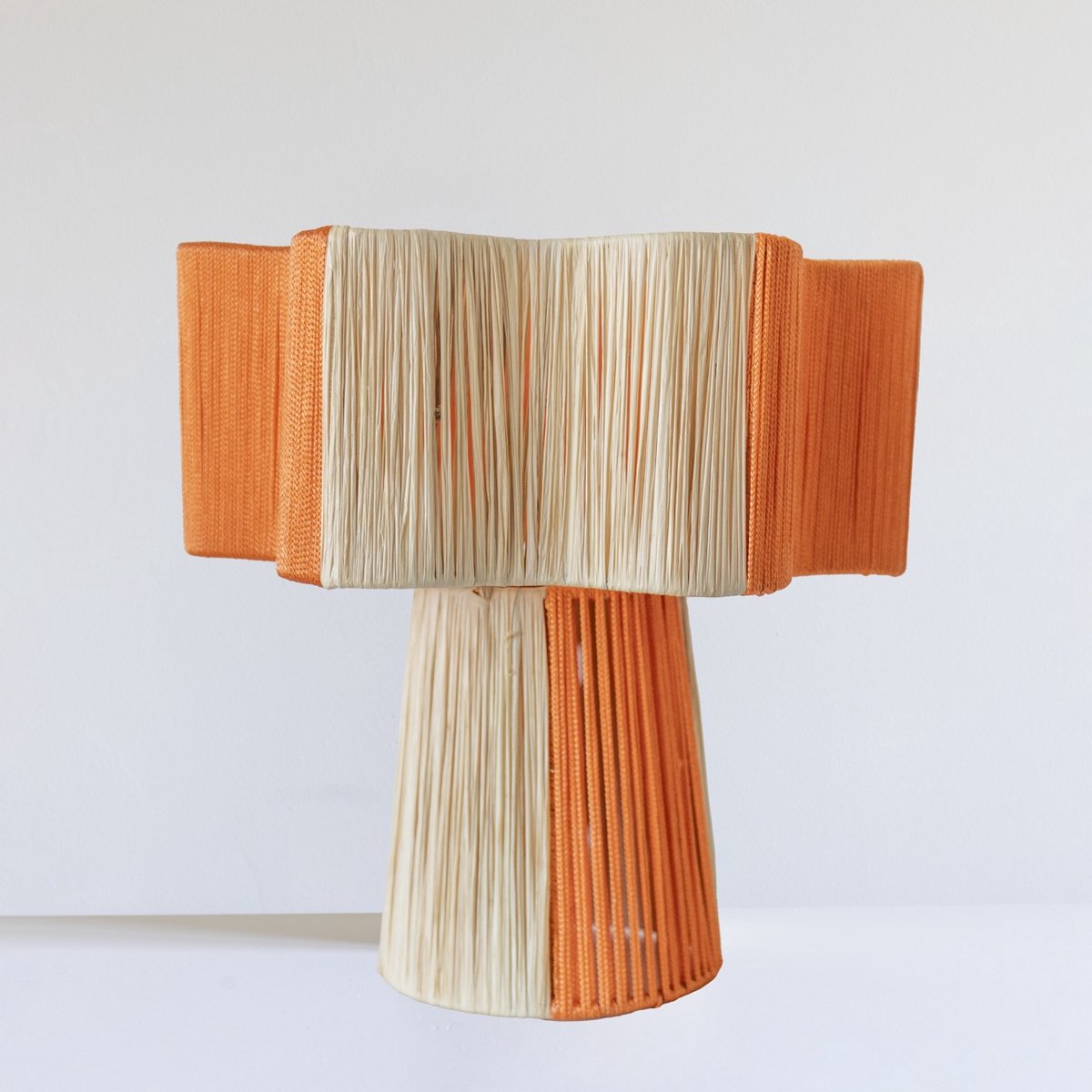 Tafellamp Oranje – Bloemvorm - Raffia & Touw - Handmade - Marrakech