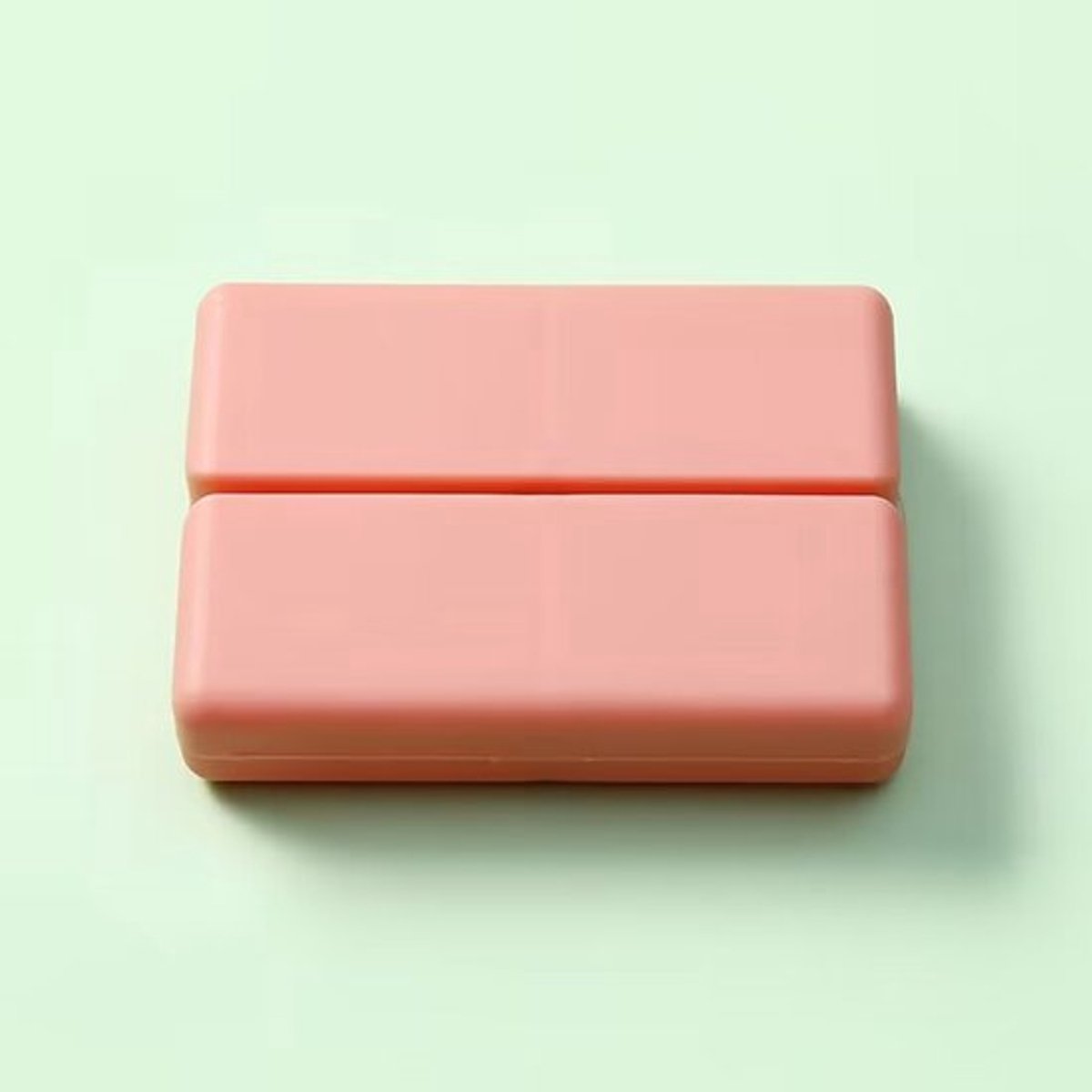 Dagelijkse pillendoos, draagbare pillendoos met 7 vakjes voor op reis, [Opvouwbaar ontwerp] De pillendoos past in een portemonneevakje en biedt ruimte voor vitamines, levertraan, supplementen en medicijnen - Roze