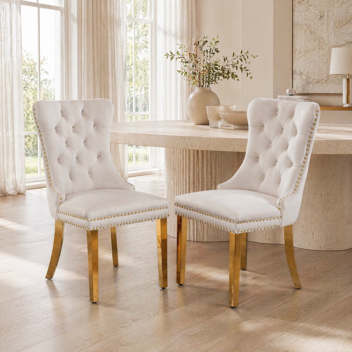 MEUNIQ beige eetkamerstoel set van 2 met hoge rugleuning, gecapitonneerde velvet zitting, gouden metalen poten en eenvoudige montage voor eetkamer en woonkamer