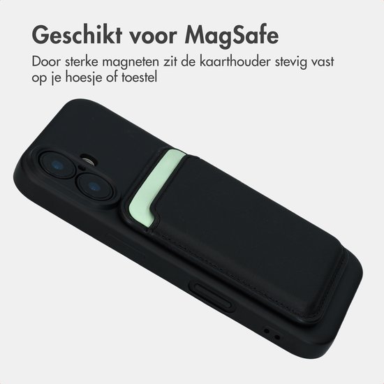 Zwarte MagSafe kaarthouder bevestigd op een zwarte telefoonhoes.