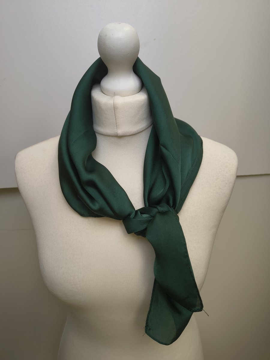Vierkante dames sjaal Hildegard-effen donker groen alpen groen-uni-neksjaal-halssjaal-70x70