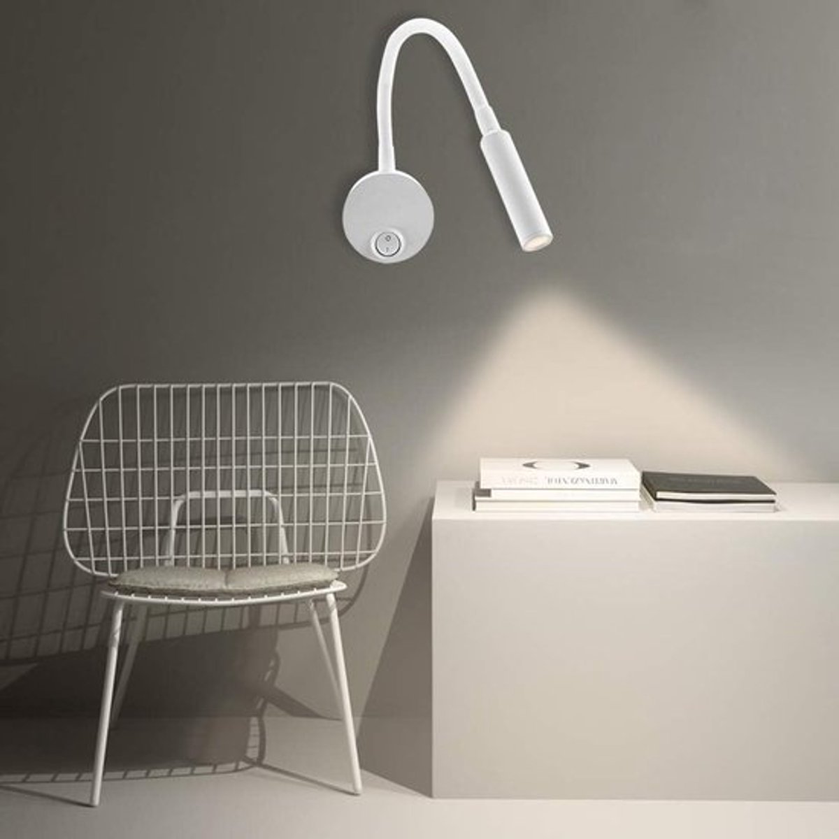 Witte wandlamp, warmwitte gebogen lampkop, minimalistische 3-watt wandlamp voor nachtlezen