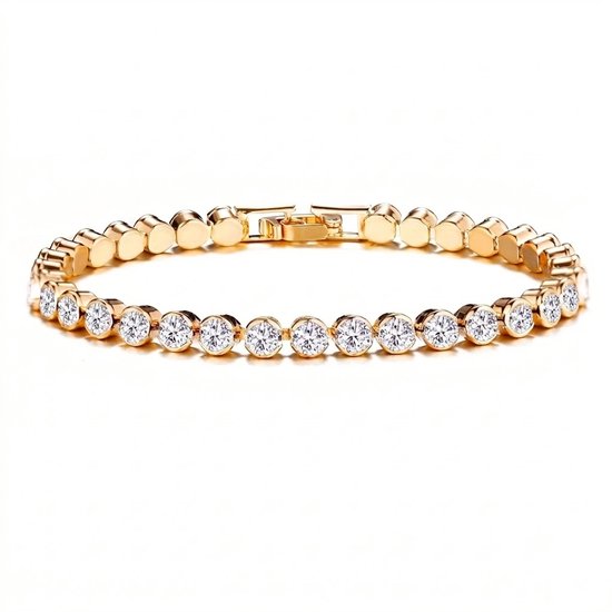 Gouden tennisarmband met ronde, glanzende strass steentjes op een witte achtergrond.