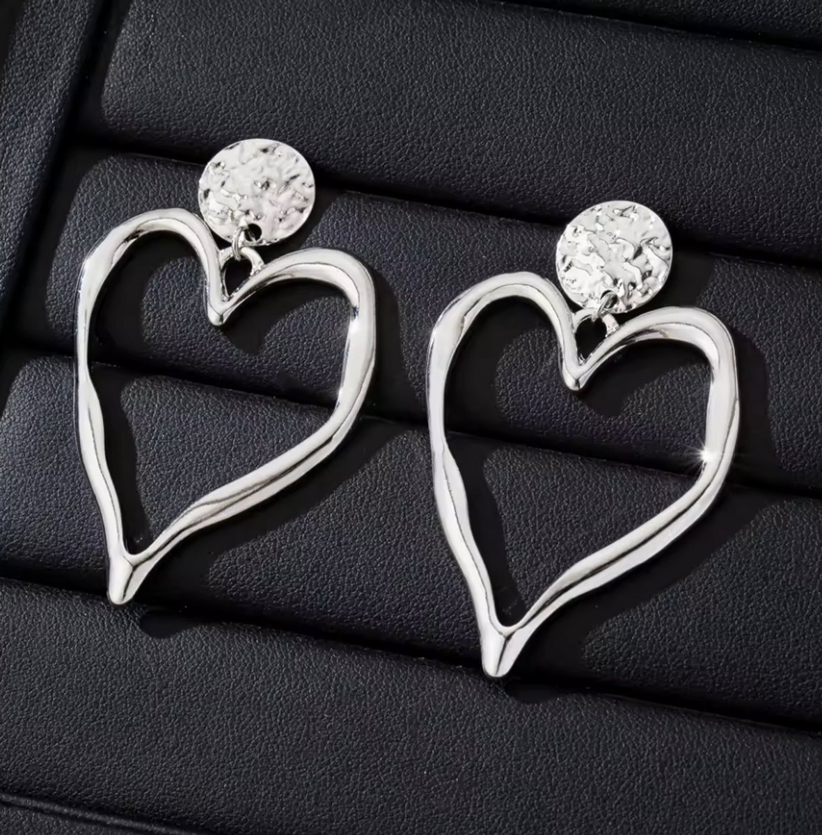 Oorbellen - Kleur: Zilver - Statement Earrings - Grote Oorbellen - Heart / Hart / Chique - Uniek Design - Hoge Kwaliteit - RVS / Stainless Steel - Verkleurt niet - Party Oorbellen - Oorringen / Oorhangers - Dames / Vrouwen - Incl. Luxe Verpakking