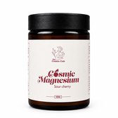 Bruine pot met zwarte dop. Het etiket is wit met rode tekst en een maan- en zonlogo. De tekst luidt 'Cosmic Magnesium Sour Cherry 100G'.