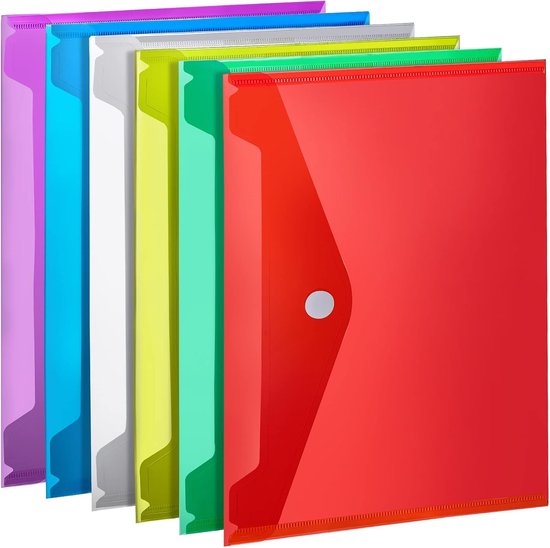 Pile de chemises aux couleurs arc-en-ciel : rouge, verte, jaune, grise, bleue et violette.