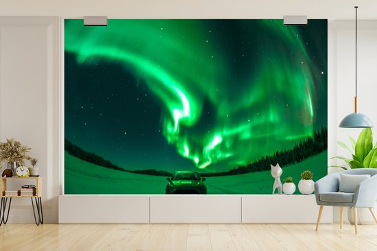 Behang - Fotobehang Noorderlicht - Sterrenhemel - Auto - Breedte 330 cm x hoogte 220 cm
