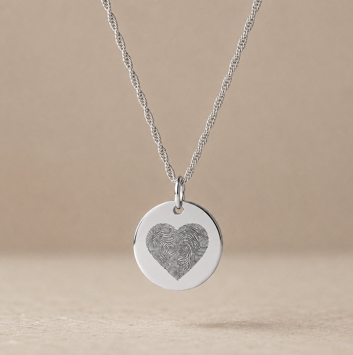 Maevi® Vingerafdruk Ketting - Kleur: Zilver - Een of Twee Vingerafdrukken - Fingerprint Necklace - Formaat: 12mm - Incl. Luxe Verpakking - Snelle Levering - Hoge Kwaliteit - RVS / Stainless Steel - Verkleurt niet - Gepersonaliseerde Sieraden - Cadeau