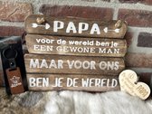 Cadeaupakket papa - vader inclusief houten hartje - Tekstbordje 20x28 cm papa de wereld + sleutelhanger the man / vaderdag geschenk / vaderdag cadeautjes / verjaardag / opa / papa