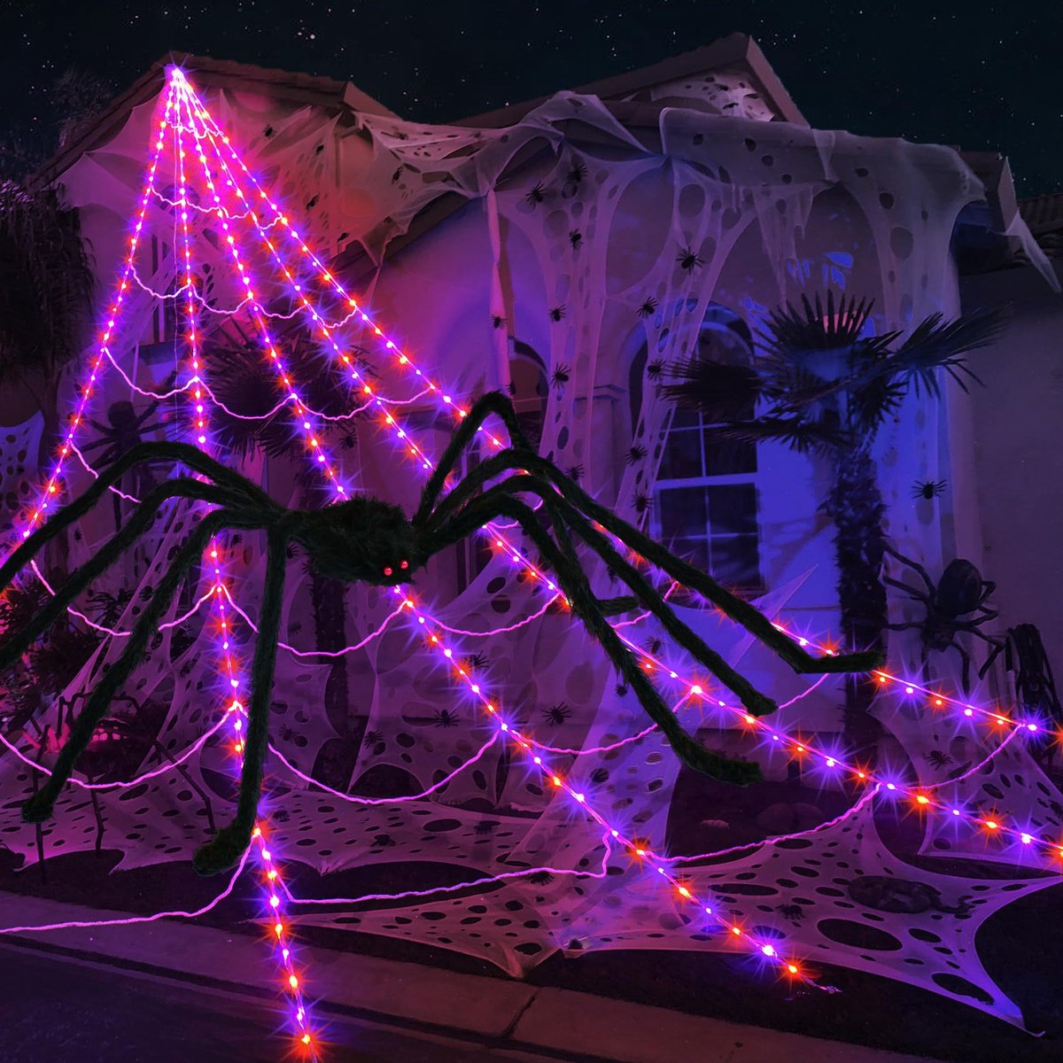 1 Halloween Decoratie - Lichtgevend Spinnenweb voor Buiten - Inclusief één spin (niet-lichtgevend) - 5 meter oranje lichtgevend web - Flexibel - Beschikt over 8 lichtstanden - Creëert een griezelige sfeer