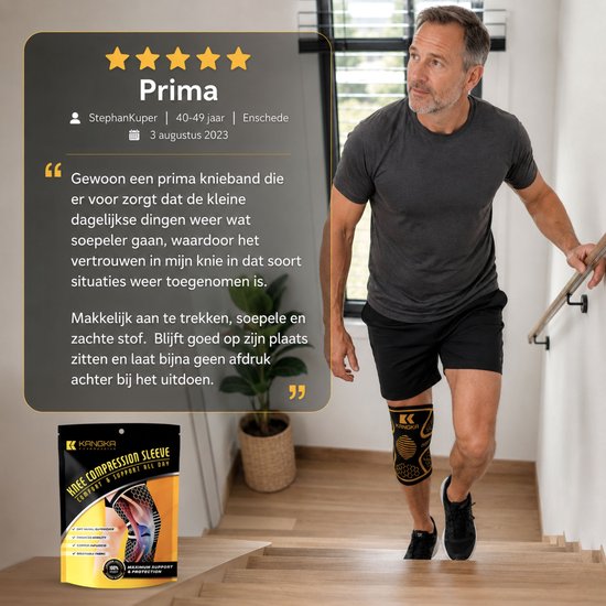 Een man loopt een trap op, ondersteund door een zwarte KANGKA kniebrace met gouden accenten. Naast hem ligt een productverpakking van de kniebrace.