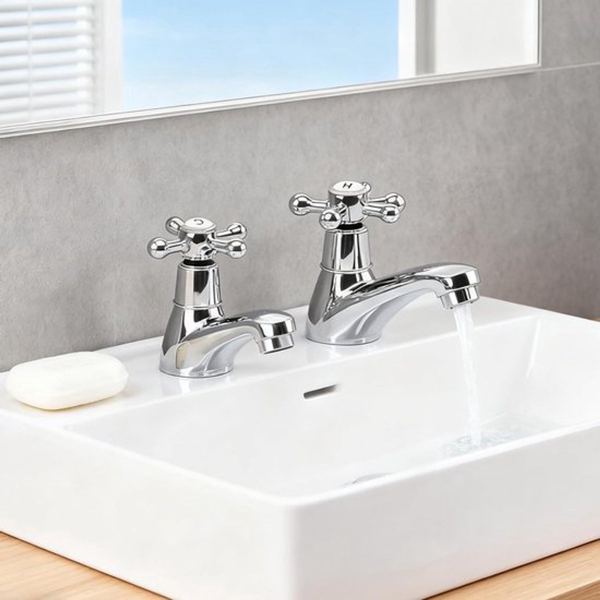 Tweedeurs Badkamer Wastafelkranen - Traditionele Chroom Messing Kranen met Koude en Warme Waterbediening, Perfect voor Moderne Badkamers