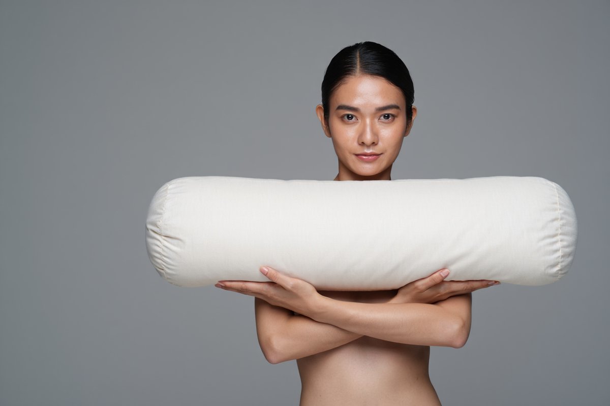 Guling.nl Gulings Large 95x23-25cm Traagschuim vulling Bantal Pollo Goeling - Medium (1 KG) - Inclusief Hoes Overtrek - Drukverlagend voor Rug- en Zijslapers - Vormvast bij Reuma en Artrose. Body pillow, Bolster Yoga