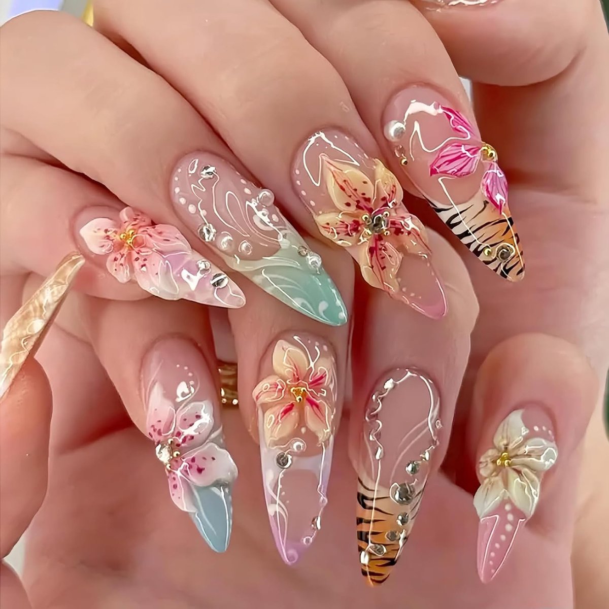 Press on Nails Amandel 24 stuks - Lange amandelvorm - Kleurrijke bloemen en tijgerstrepen - Perfecte trendy look - ShopVlot