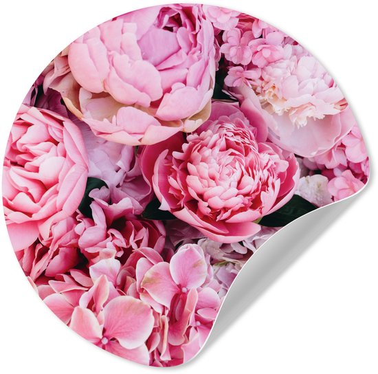 Een sticker met een close-up van roze pioenrozen en hortensia's.