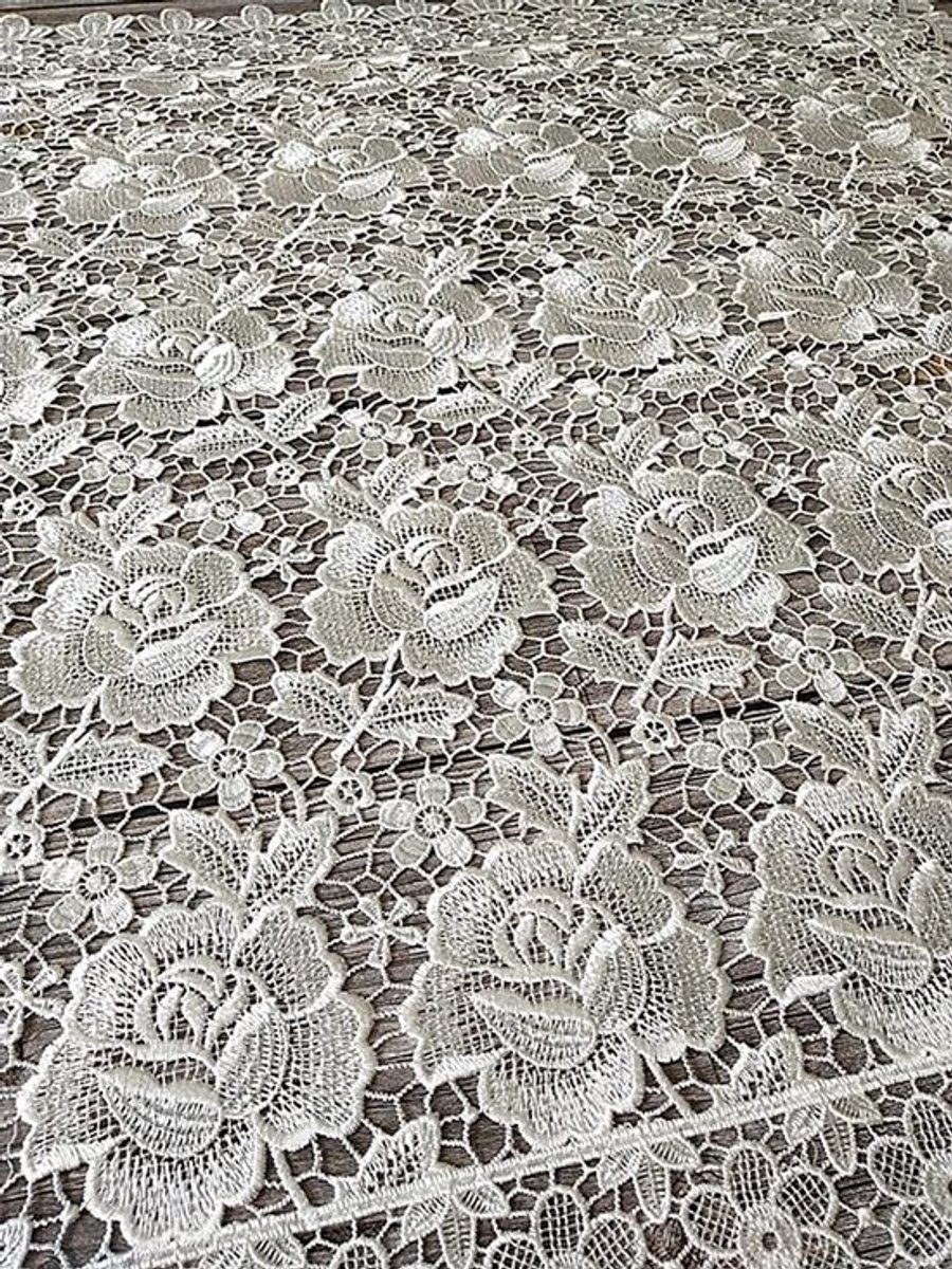 SPHProducts - Polyester kant tafelset - Tafelkleed met bloemenmotief