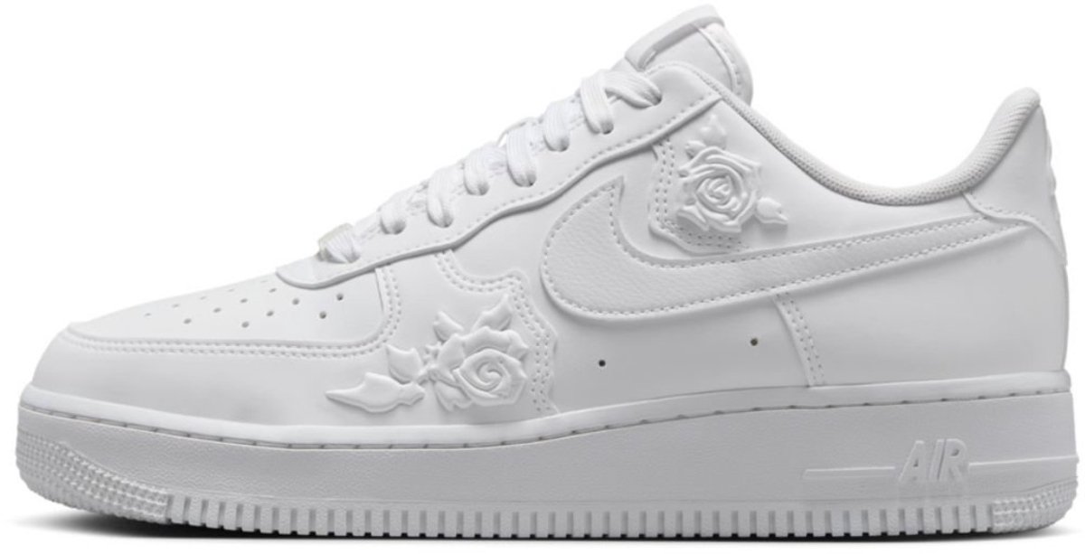 Nike Air Force 1 Low ‘ Roses’ . Wit