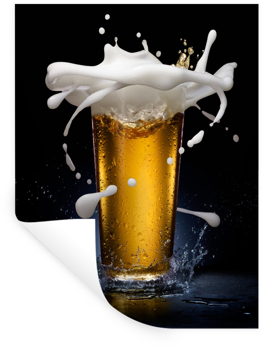 Muurstickers - Sticker Folie - Heerlijke plons in het goudkleurige bier - 90x120 cm - Plak