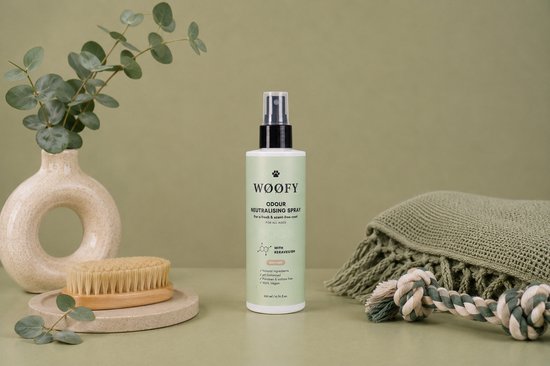 WOOFY Odour Neutralising Spray met kokosgeur, voor een frisse en geurvrije vacht. Met KERAVEG100.