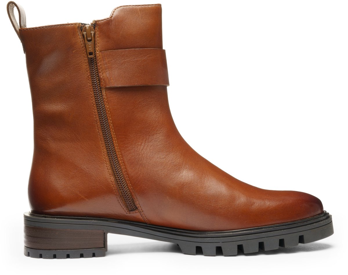 ara Enkellaars Tulsa cognac