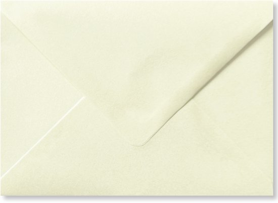 Gesloten, zachtgele envelop, 16,2 x 11,4 cm.