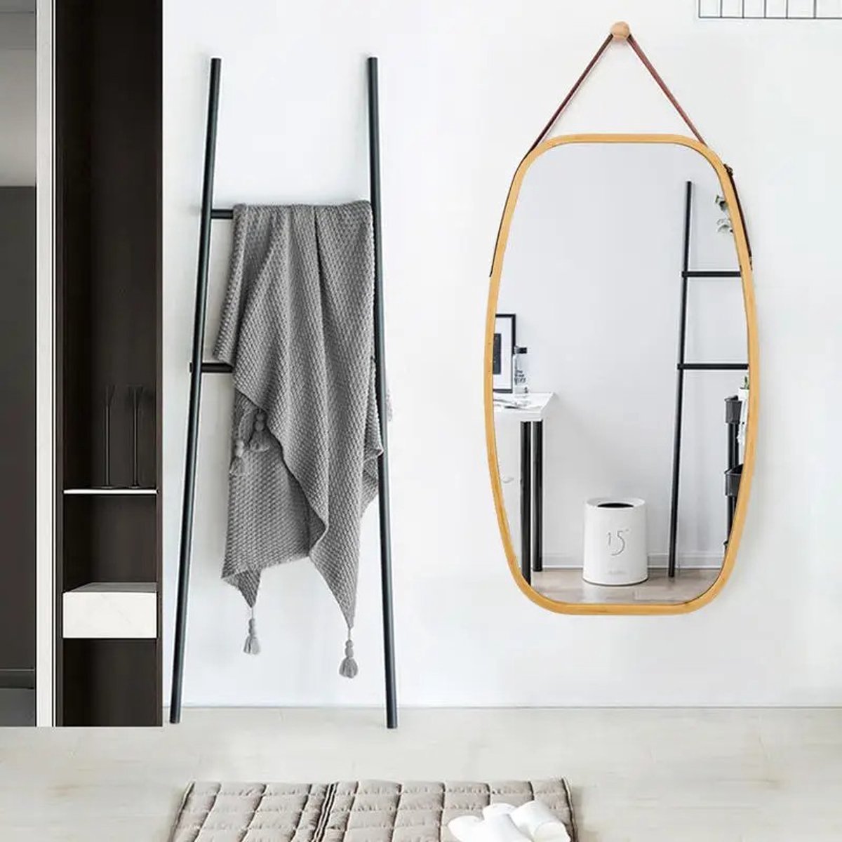 Dailygoods Hangende wandspiegel met bamboe frame