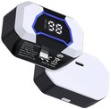 Zwarte en witte powerbank met blauwe LED-rand en digitaal display '88'. Tekst met specificaties en 'MADE IN CHINA'.