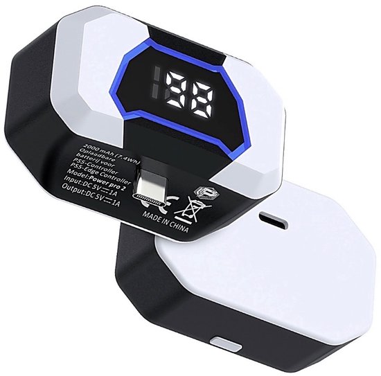 Zwarte en witte powerbank met blauwe LED-rand en digitaal display '88'. Tekst met specificaties en 'MADE IN CHINA'.