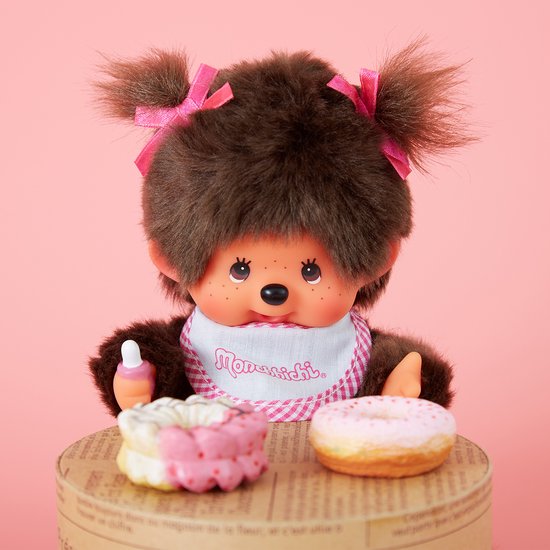 Bandai - Monchhichi - Roze en witte slabbetje meisje knuffel - Iconische jaren 80 aap knuffel - Zacht pluche 20 cm voor kinderen en volwassenen - Kinderspeelgoed 2 jaar en + - 25555 van Bandai — afbeelding 4