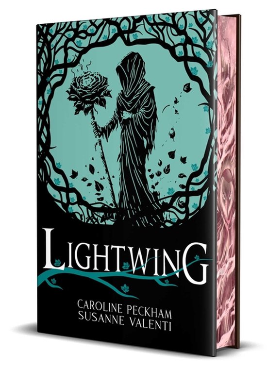 Couverture du livre Lightwing montrant une silhouette encapuchonnée noire tenant une rose sur fond bleu sarcelle. Le titre 'LIGHTWING' est en bas.