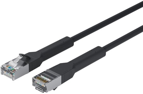 Zwarte netwerkkabel met twee zilverkleurige RJ45 connectoren met metalen behuizing.