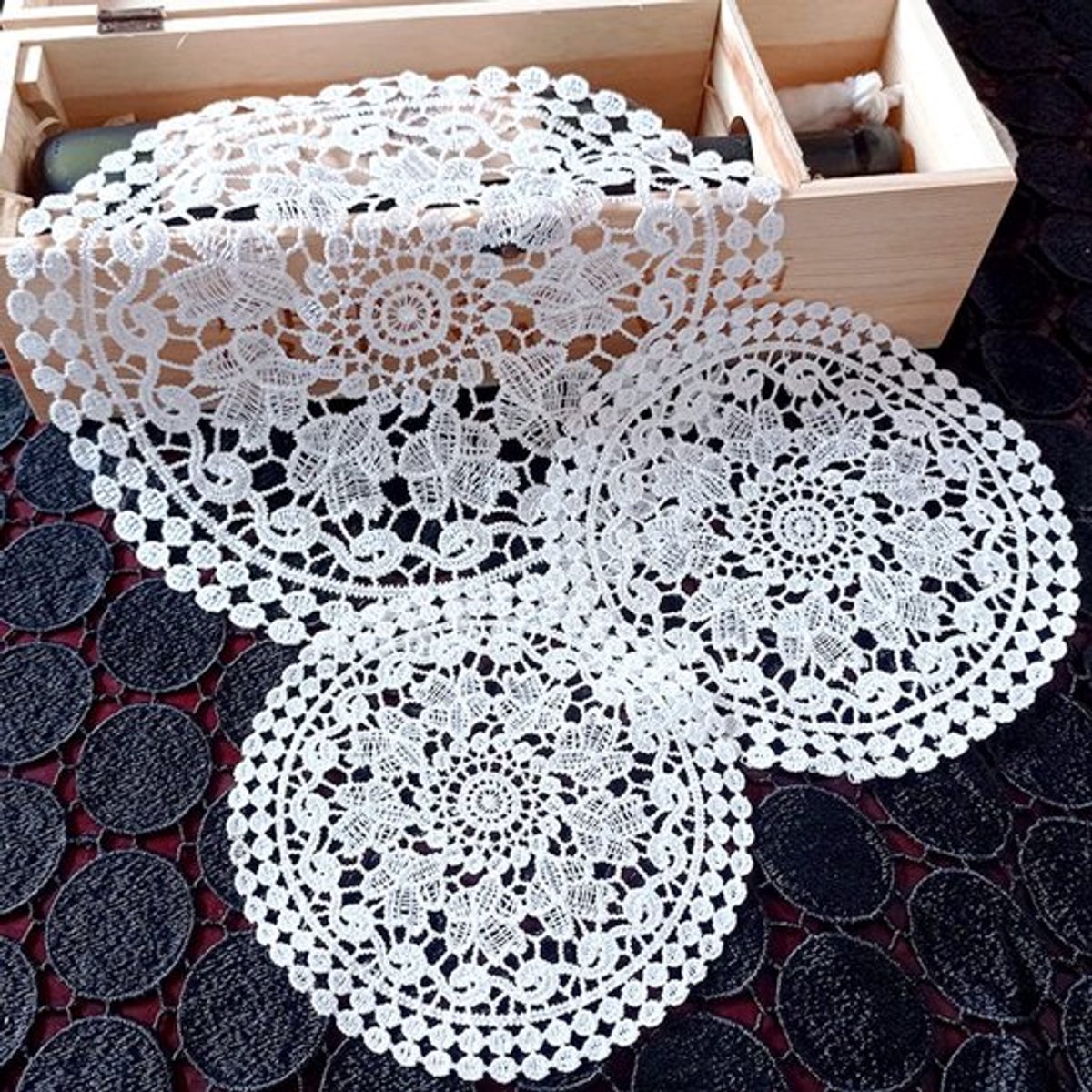 4 stuks wit kant flexibele tafel placemat,kant onderzetters,ronde bloemenvorm,mat,placemat,tafelset,volledig gehaakte deken,beker,onderzetter,eetkamer,keuken,banket,bruiloft,decoratie,25 cm,blauw