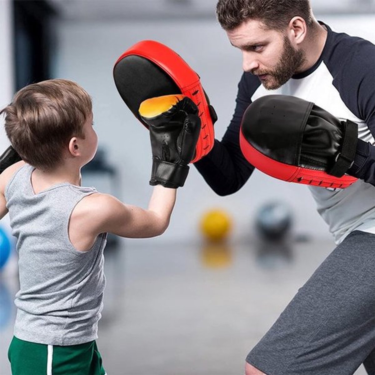 Bokshandschoenen Kinderen - Duurzaam PU - 23 cm - Ventilatiegaten - Gebogen Ontwerp - Geschikt voor 3-12 jaar - Vechtsporthandschoenen
