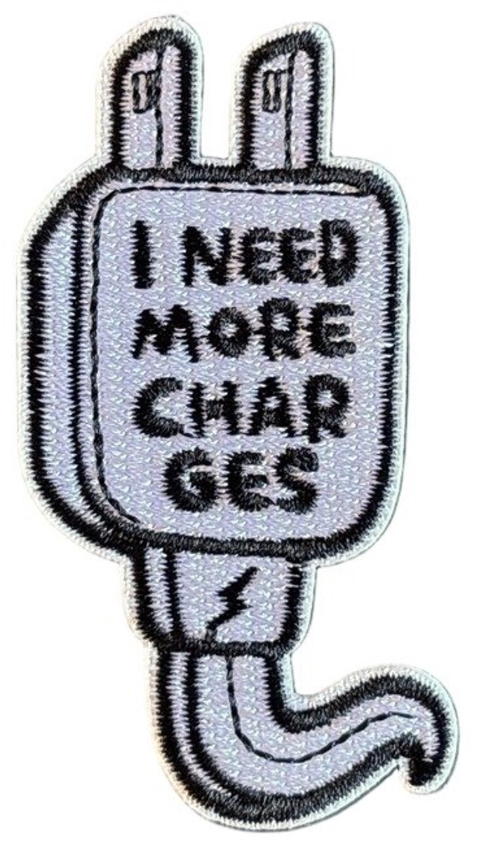 Patchy® – I Need More Chargers Strijk Embleem Patch 3.3 x 6.9 cm
